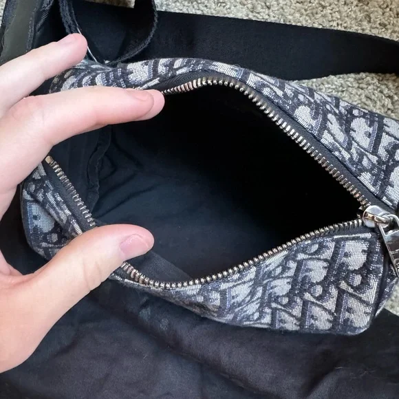 Dior Cylindrical “roller bag” shoulder/messenger. - Picture 3 of 7